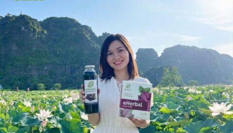 Đi đâu cũng giữ cho mình một thói quen nhỏ — mang theo bột tía tô của eHerbal